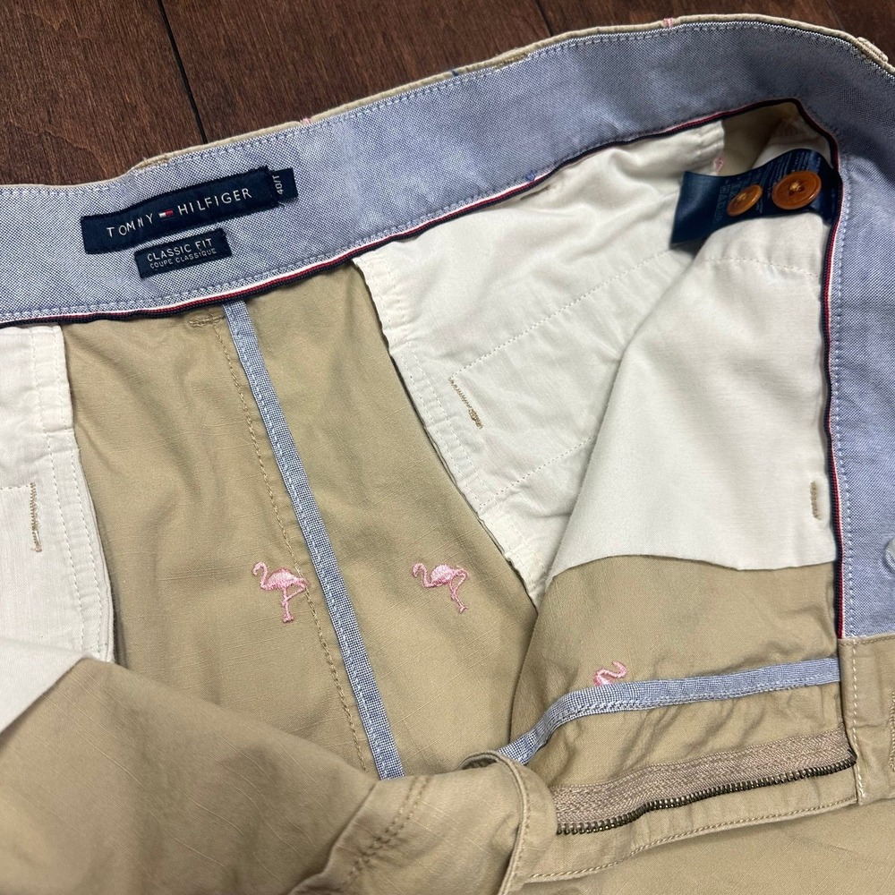 Tommy Hilfiger Classic Fit Khaki Shorts With Pink Flamingos‎ Men's Sz 40 - Picture 7 of 7